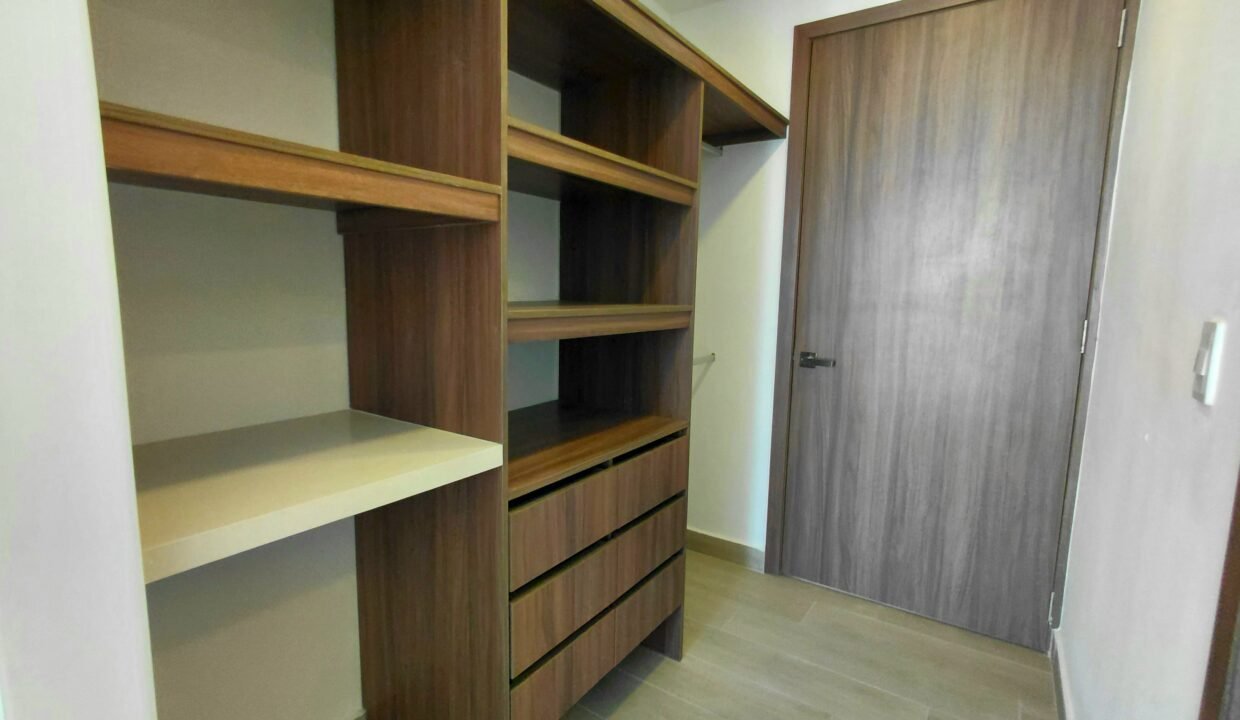 Walk in closet